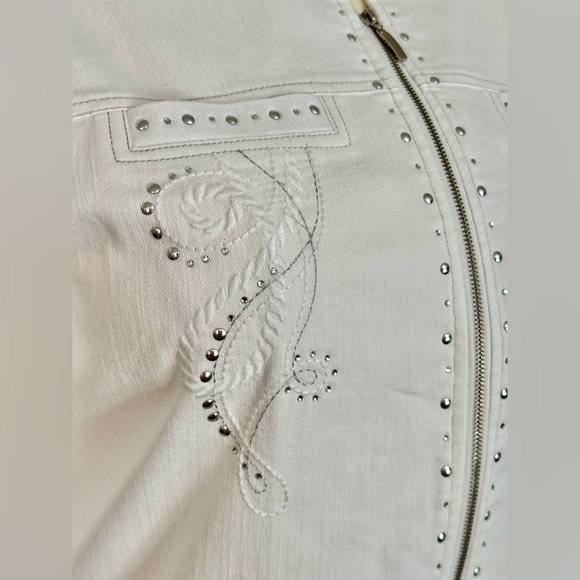 Alfred Dunner White Blazer with Textured Fabric and Rhinestone Accents (741) - Picture 6 of 13